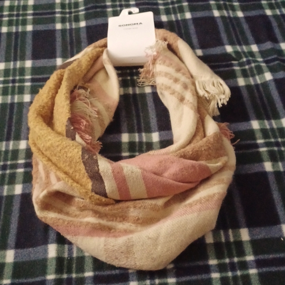 NWT SONOMA Triangle Scarf - Picture 1 of 8